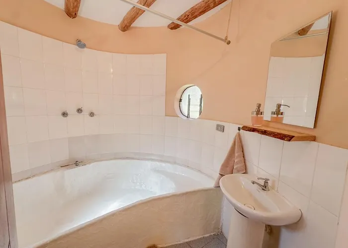 Apartment Spacious In Prime Area With Views And Wifi *